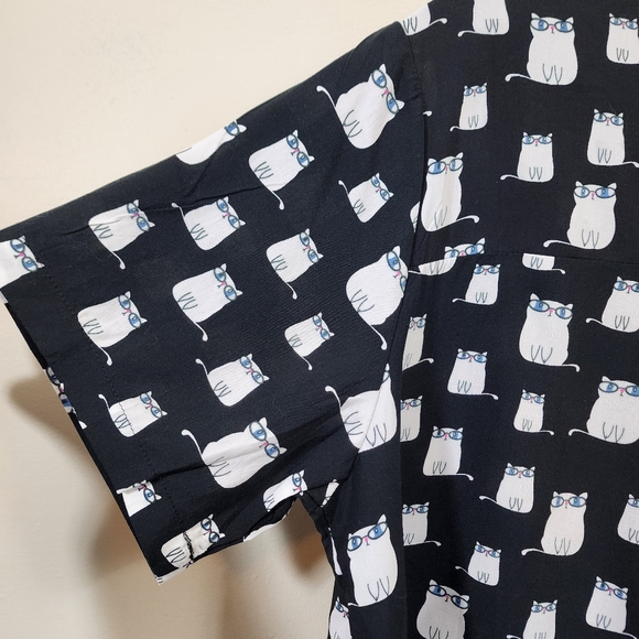 Love Notes short sleeve button front cat print crop shirt woman's size large - Picture 5 of 9